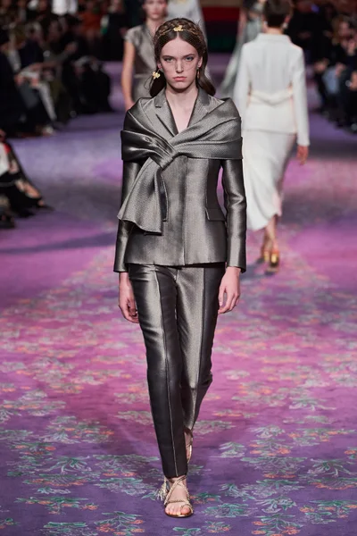 Look 17